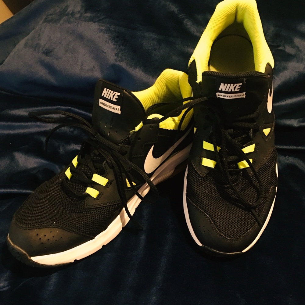 NIKE Air Max 90 in Electric and Black